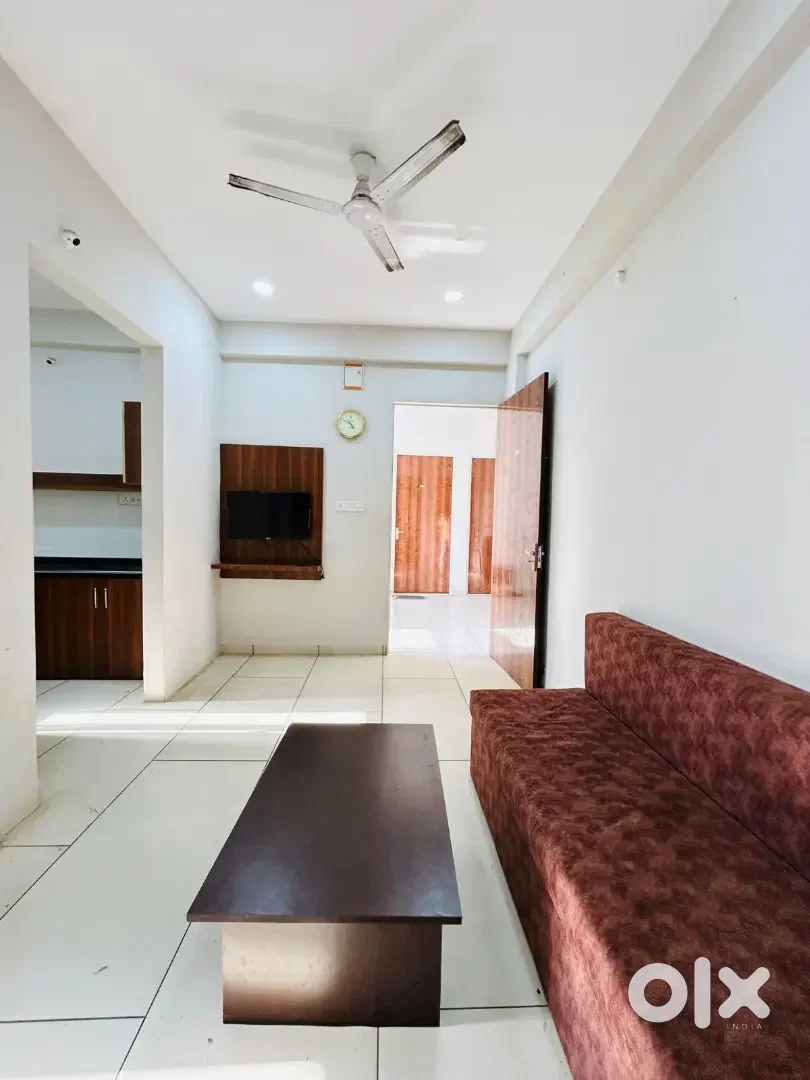Lavish 1bhk fully furnished flat for rent near Bombay hospital
